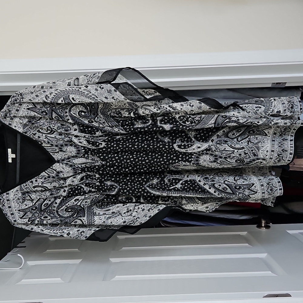 Elegant Black and Gray Paisley Dress